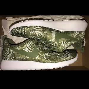 Like New Roshe Nikes
